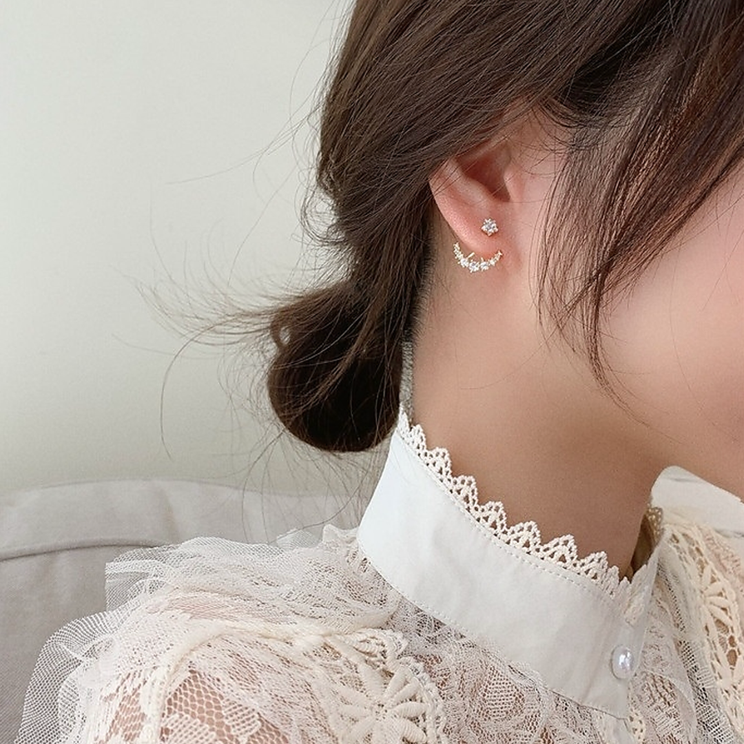 Lunara™ 重ね付け風 ムーンピアス.