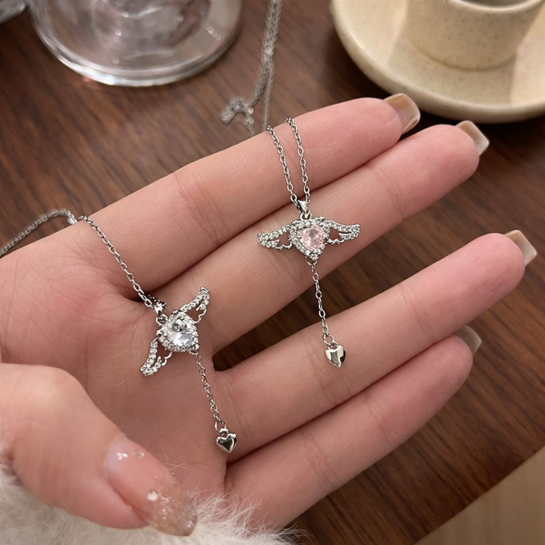 Lunara™ 天使の羽ハートネックレス